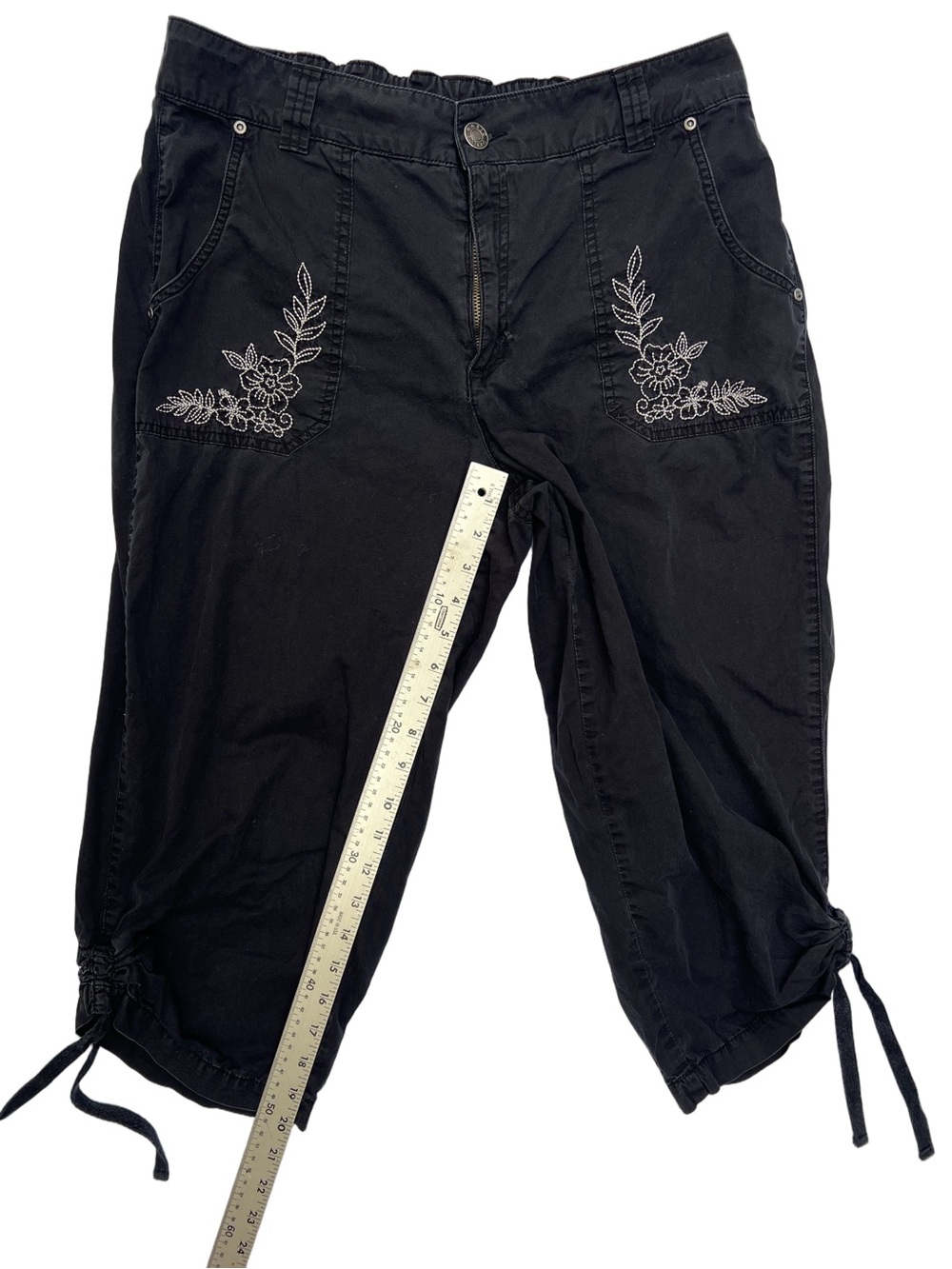 Basic Edition Embroidered Capris Size Large - Picture 3 of 7